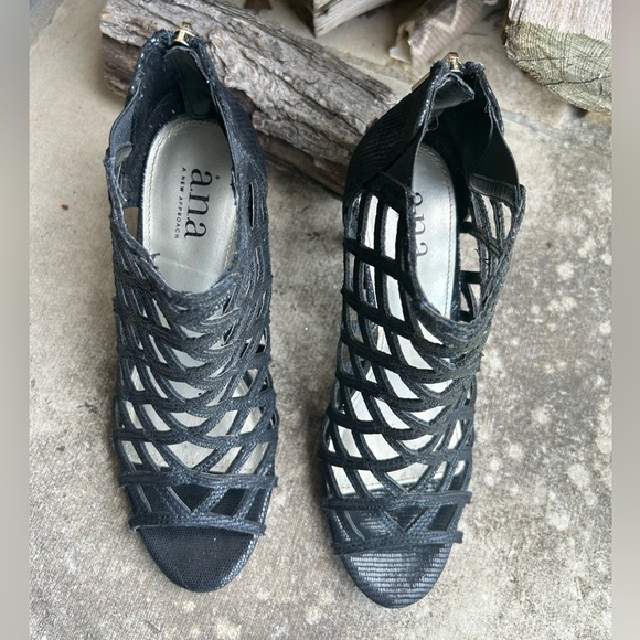 a.n.a Caroline Black Caged Heel with a bit of sparkly Sz-7.5. Ps - Picture 5 of 12